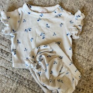 Cat & Jack White Ribbed Top and Bloomers with Blue Floral